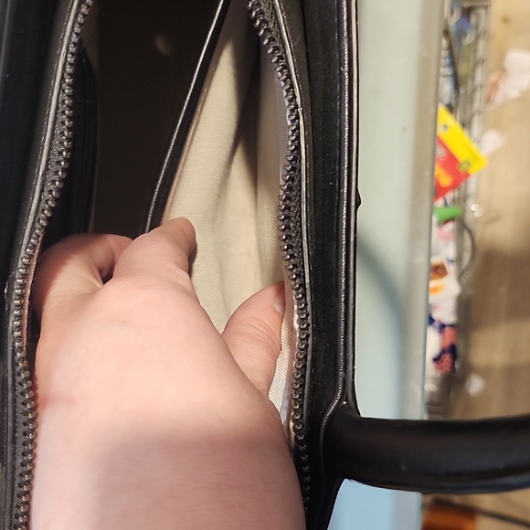 Celine Dion Elegant Black Handbag - Picture 7 of 10